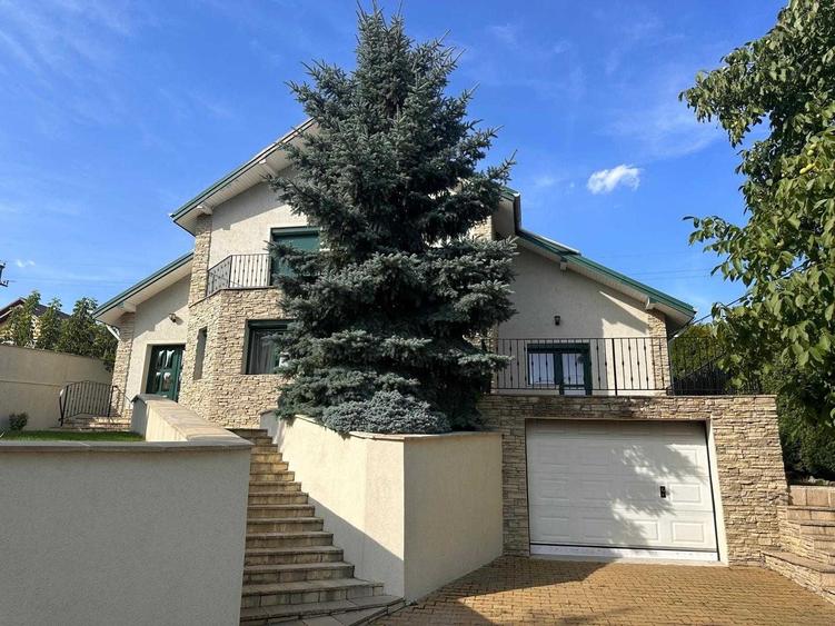 Casă cu 4 camere în Tomești
