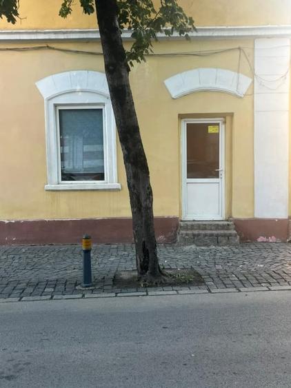 Birou, de 36 mp, în Central