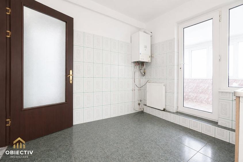 Apartament cu 4 camere decomandat în Central