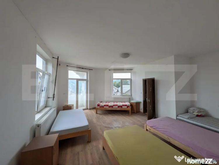 Casă cu 9 camere cu Teren 439 Mp în Central