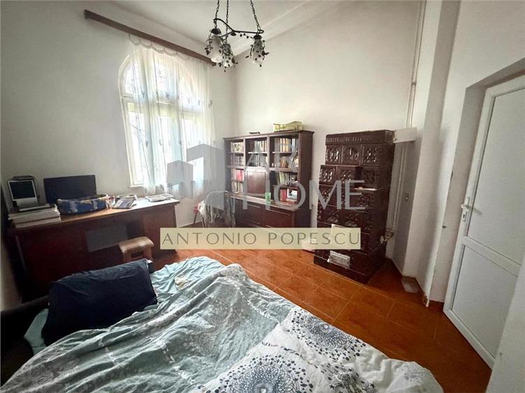 Casă individuală cu 4 camere cu Teren 285 Mp în Central