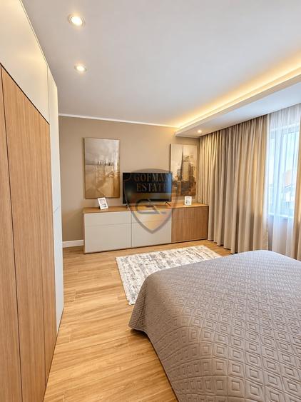 Apartament cu 3 camere decomandat, mobilat în Palazu Mare
