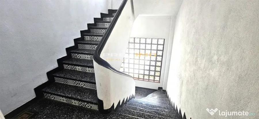 Apartament cu 6 camere decomandat în Central