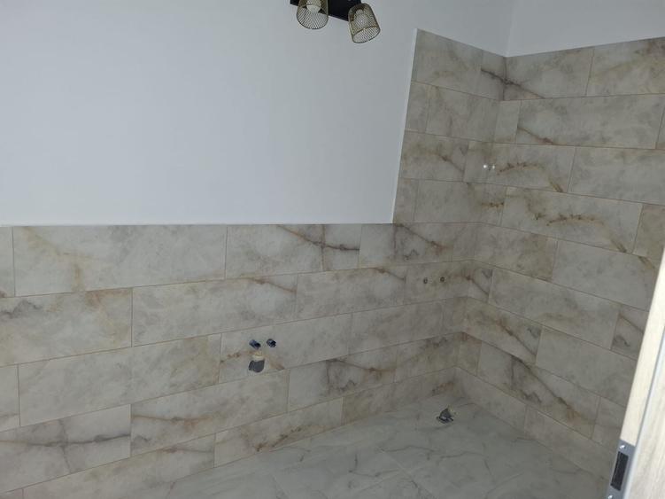 Duplex cu 3 camere cu Canalizare în Exterior Est