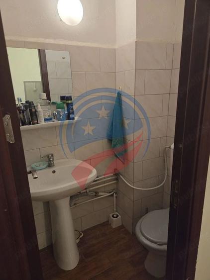 Apartament cu 3 camere decomandat, mobilat în Rovine