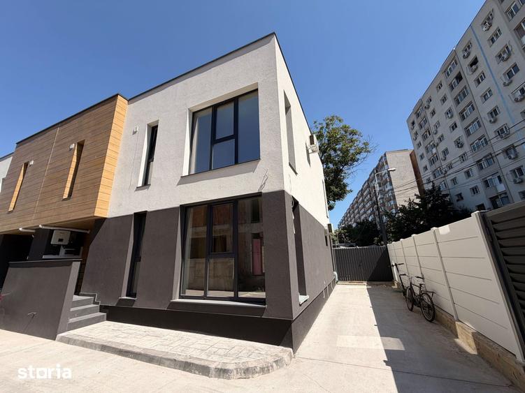 Casă cu 4 camere cu Teren 220 Mp în Titan