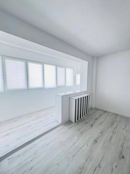 Apartament cu 3 camere semidecomandat în Liviu Rebreanu