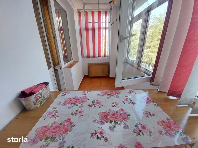 Inchiriez Apartament 3 camere Mobilat utilat 300 euro zona Zero - 1