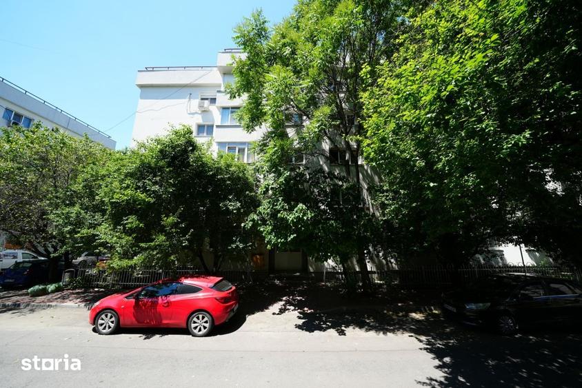 Apartament cu 3 camere decomandat în Titan — fotografia 1