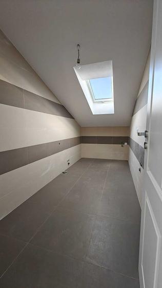 Apartament cu 3 camere semidecomandat în Șelimbăr