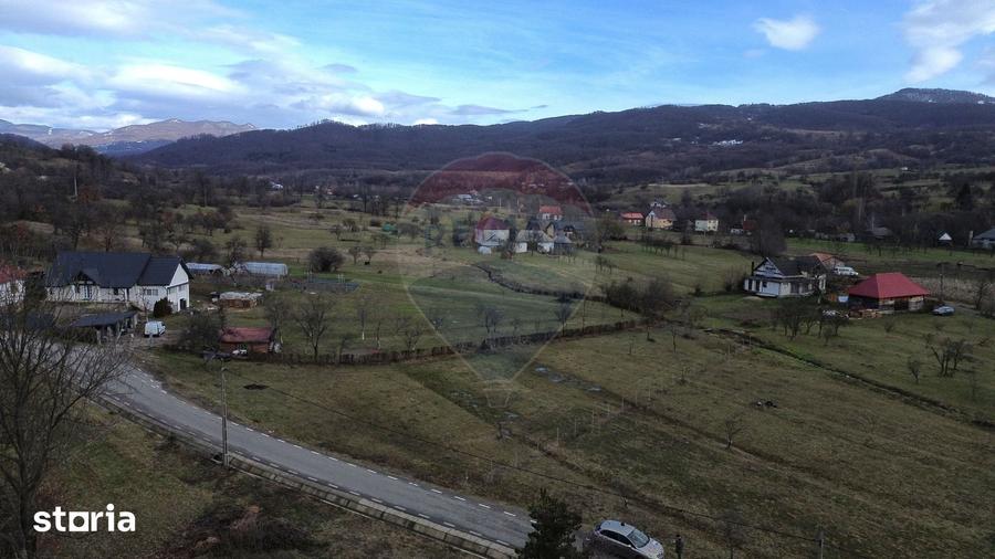 Teren de 2007 mp, în Șișești