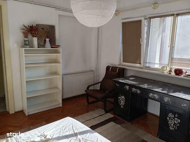 Apartament cu 3 camere decomandat în Ștefan cel Mare