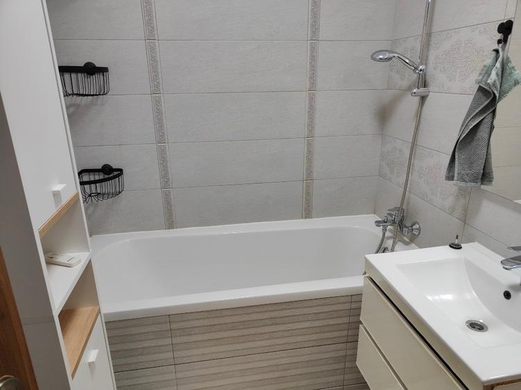 Apartament cu 2 camere semidecomandat, mobilat în Lazaret