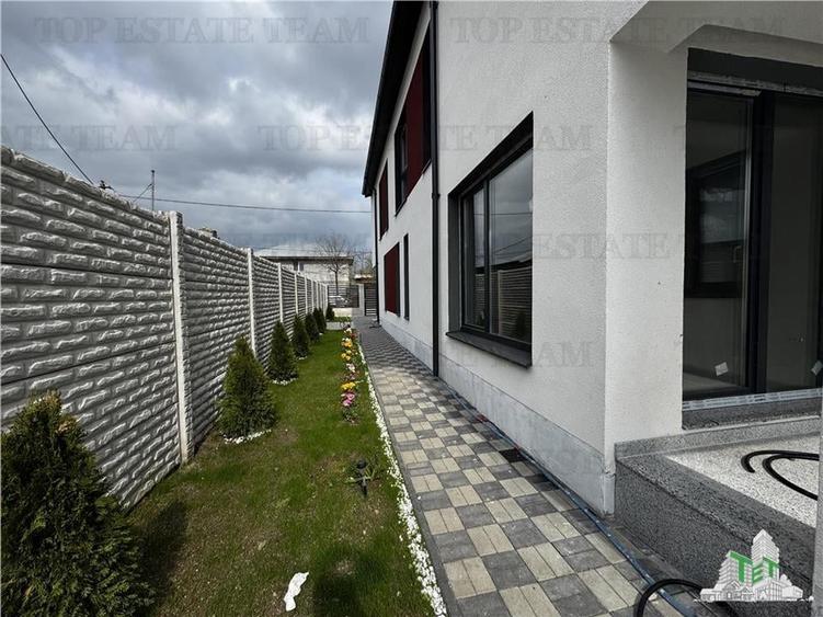 Duplex cu 5 camere cu Teren 250 Mp în Central