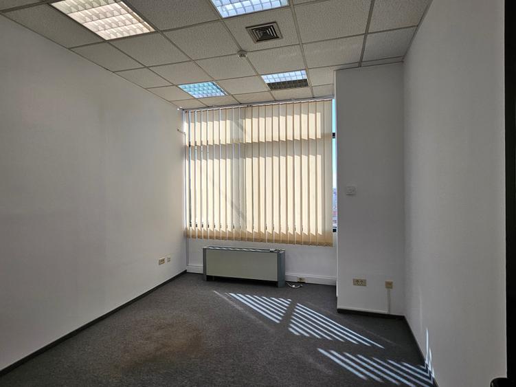 Birou, de 13,000 mp, în Universitate