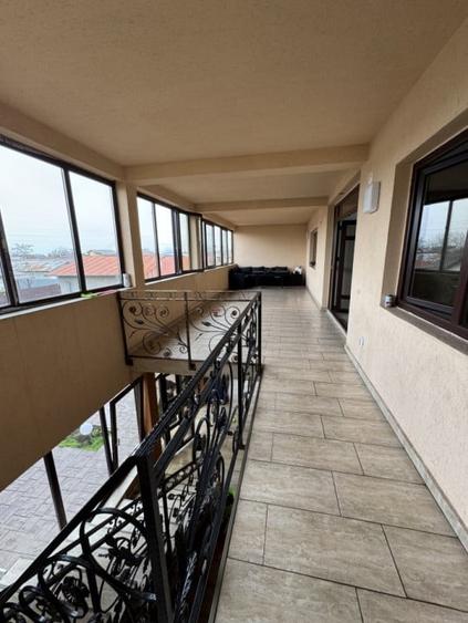 Casă individuală cu 9 camere cu Canalizare în B-dul București