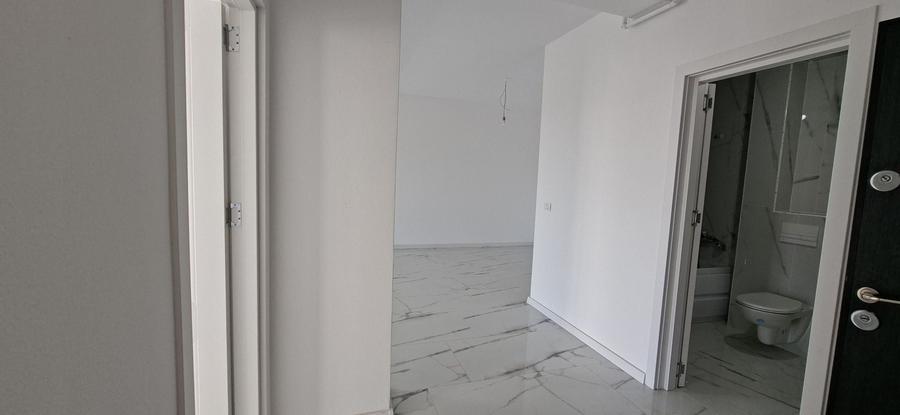 Apartament cu 3 camere semidecomandat în Dumbrăvița