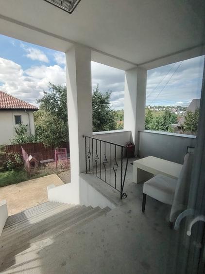 Casă individuală cu 18 camere cu Teren 1300 Mp în Bucium