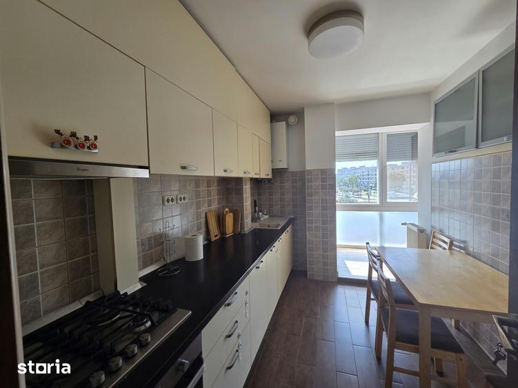 Apartament cu 4 camere decomandat în Central
