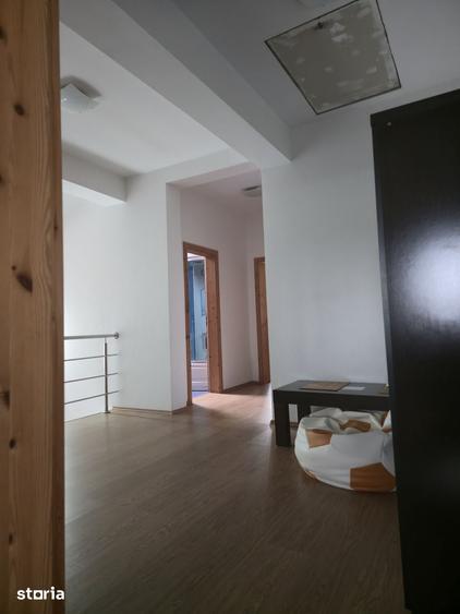 Casă cu 5 camere cu Teren 990 Mp în Ghercești