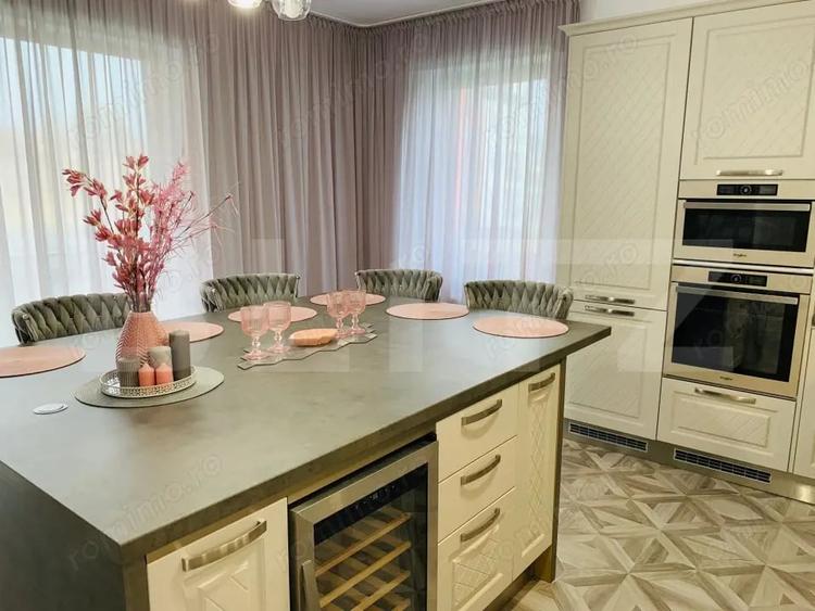 Apartament cu 3 camere decomandat în Livezeni
