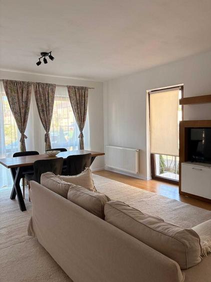 Apartament cu 3 camere decomandat în Tractorul