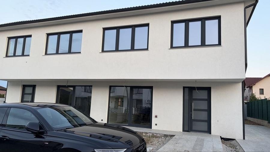 Apartament cu 3 camere decomandat în Cetate
