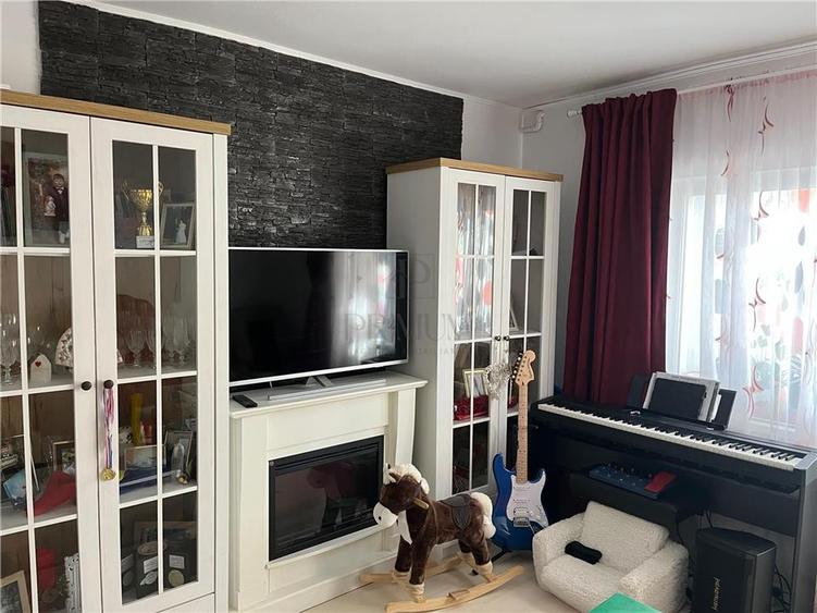 Apartament cu 4 camere decomandat în Dâmbovița