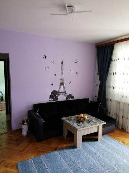 Apartament cu 3 camere semidecomandat în Abator