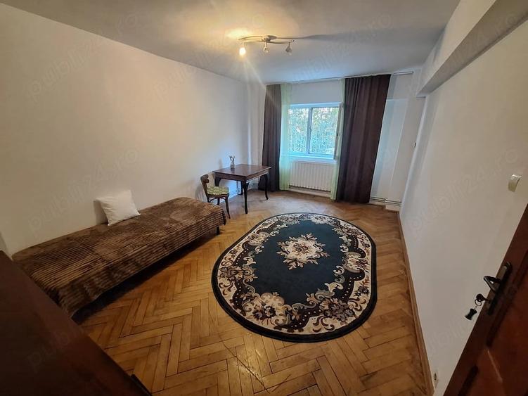 Apartament cu 3 camere decomandat în Aradului
