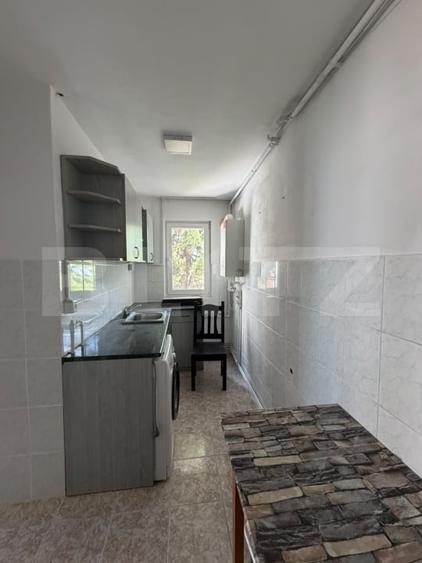 Apartament cu 3 camere semidecomandat în Dâmbu Pietros
