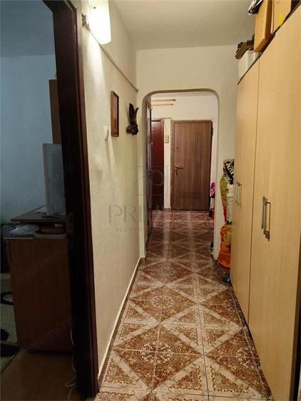Apartament cu 3 camere decomandat, mobilat în Lunei
