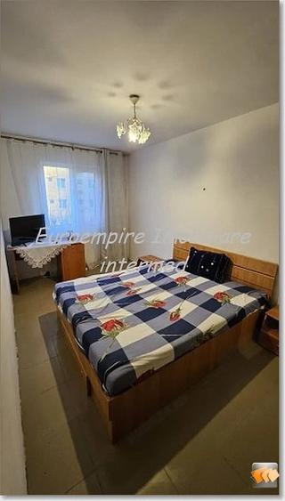 Apartament cu 3 camere semidecomandat în Km 4