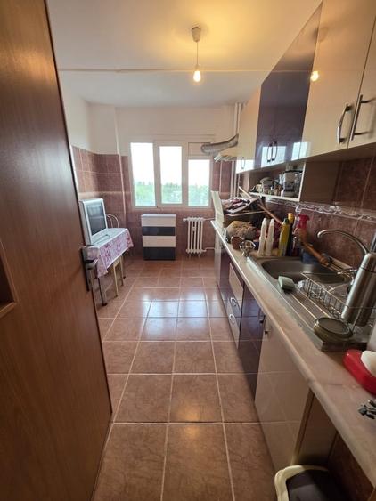 Apartament cu 3 camere decomandat în Zețarilor