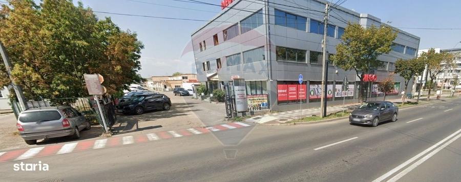 Spațiu comercial, de 1,900 mp, în Lacu