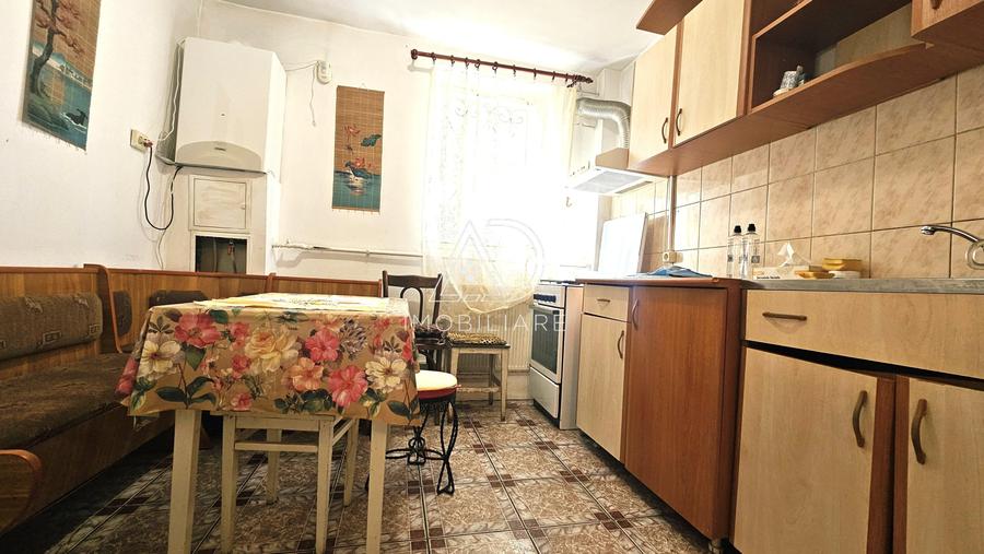 Apartament cu 3 camere decomandat în Central