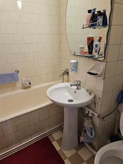 Apartament cu 4 camere decomandat în Răcăștia