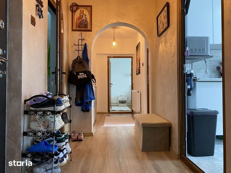 Apartament cu 3 camere decomandat în Micro 11