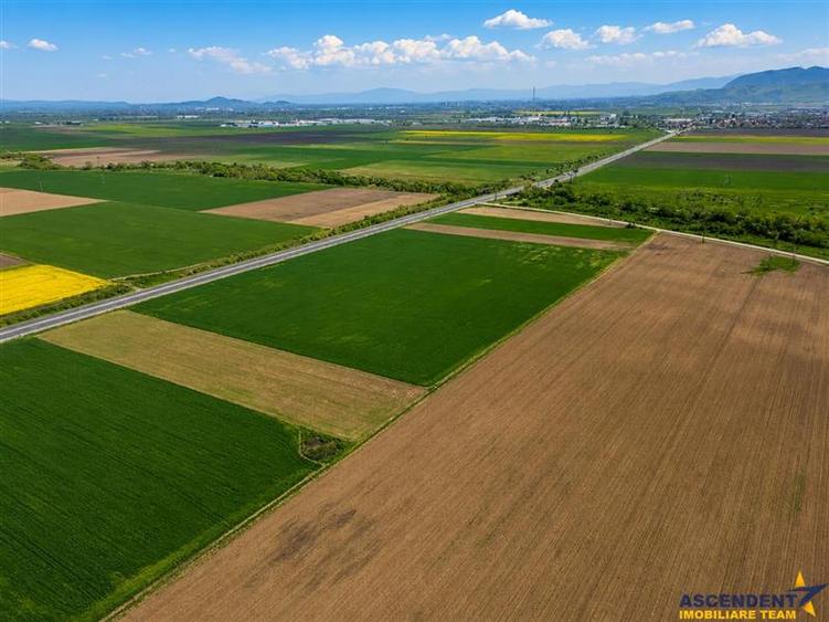 Teren agricol intravilan de 47.576999664307 mp, în Central