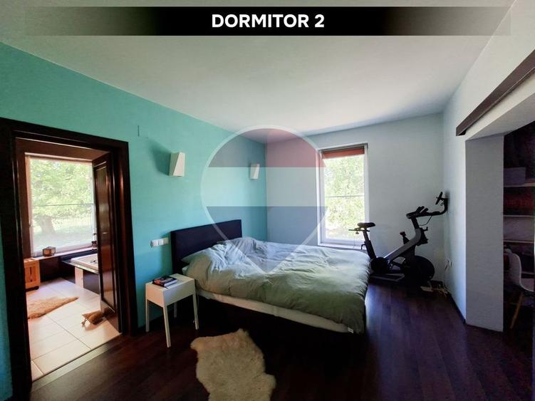 Casă individuală cu 5 camere cu Teren 2055 Mp în Central