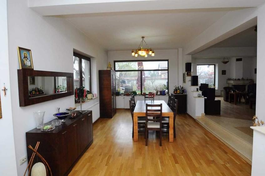 Casă cu 4 camere cu Teren 600 Mp în Central