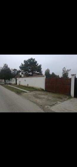 Casă cu 4 camere în Izvorani