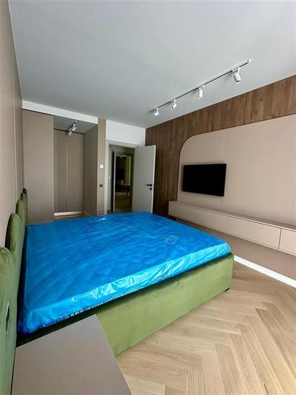 Apartament cu 4 camere semidecomandat, mobilat în Iancu Nicolae
