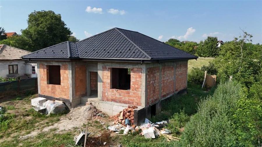 Casă individuală cu 3 camere cu Canalizare în Aeroport