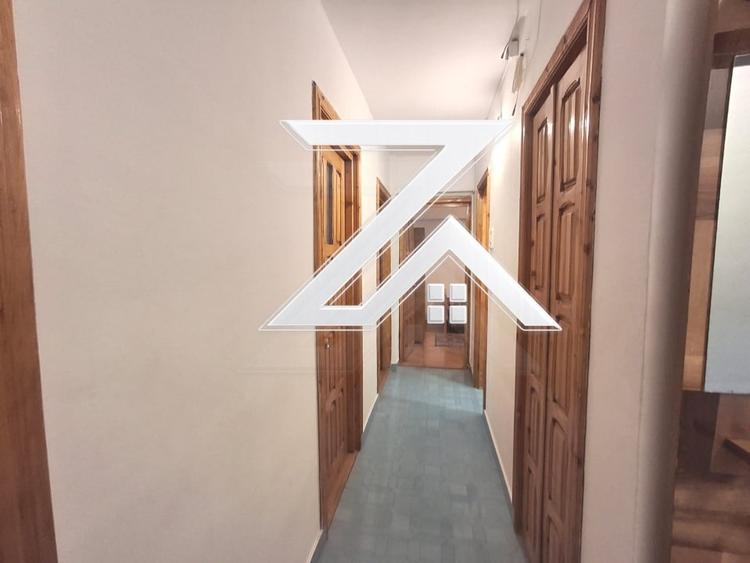 Apartament cu 3 camere decomandat, mobilat în Siloz