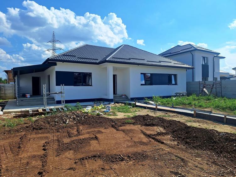 Casă individuală cu 4 camere cu Teren 540 Mp în Bâcu