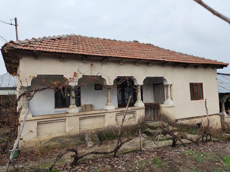 Casă cu 3 camere cu Teren 3200 Mp în Sutești