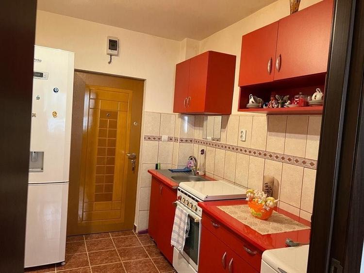 Apartament decomandat în Industrială