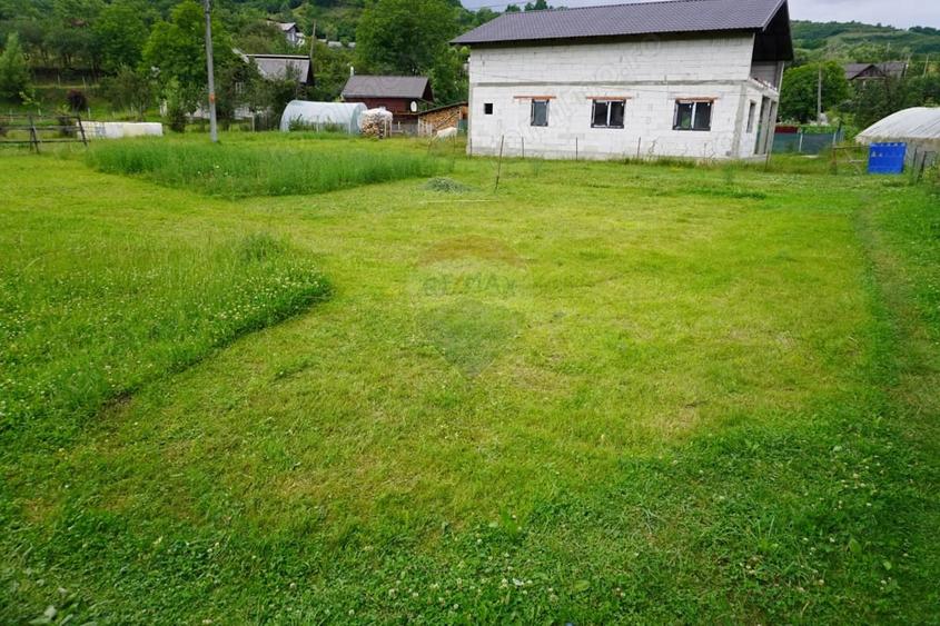 Casă cu 4 camere cu Teren 1895 Mp în Săliște