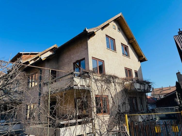 Duplex cu 5 camere cu Canalizare în Brașovul Vechi